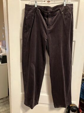 New.  Avenue Denim. Sz 14-16 P. Waist 31”32”inseam 27”
